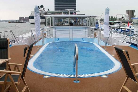 AmaWaterways, AmaBella, Pool.jpg